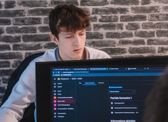 Un étudiant parisien en cybersécurité