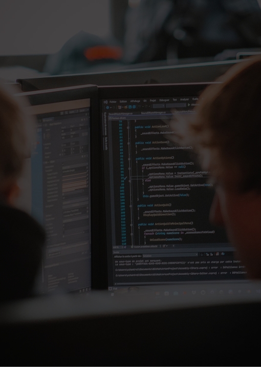 Ecran d'ordinateur avec des lignes de code cyber