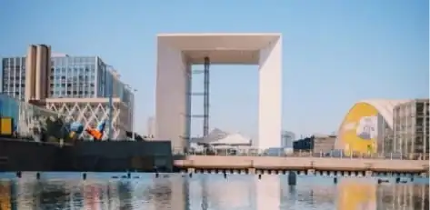 Des campus 100% tech