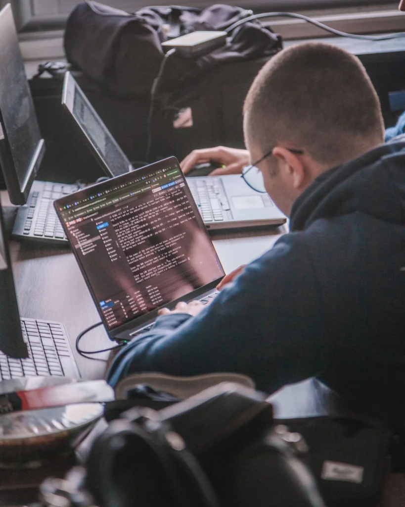 Etudiants de notre école Guardia Cybersecurity School en salle de cours